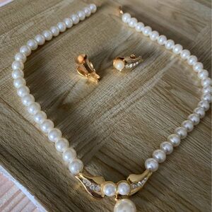 Elegant Pearl Necklace and Earring Set